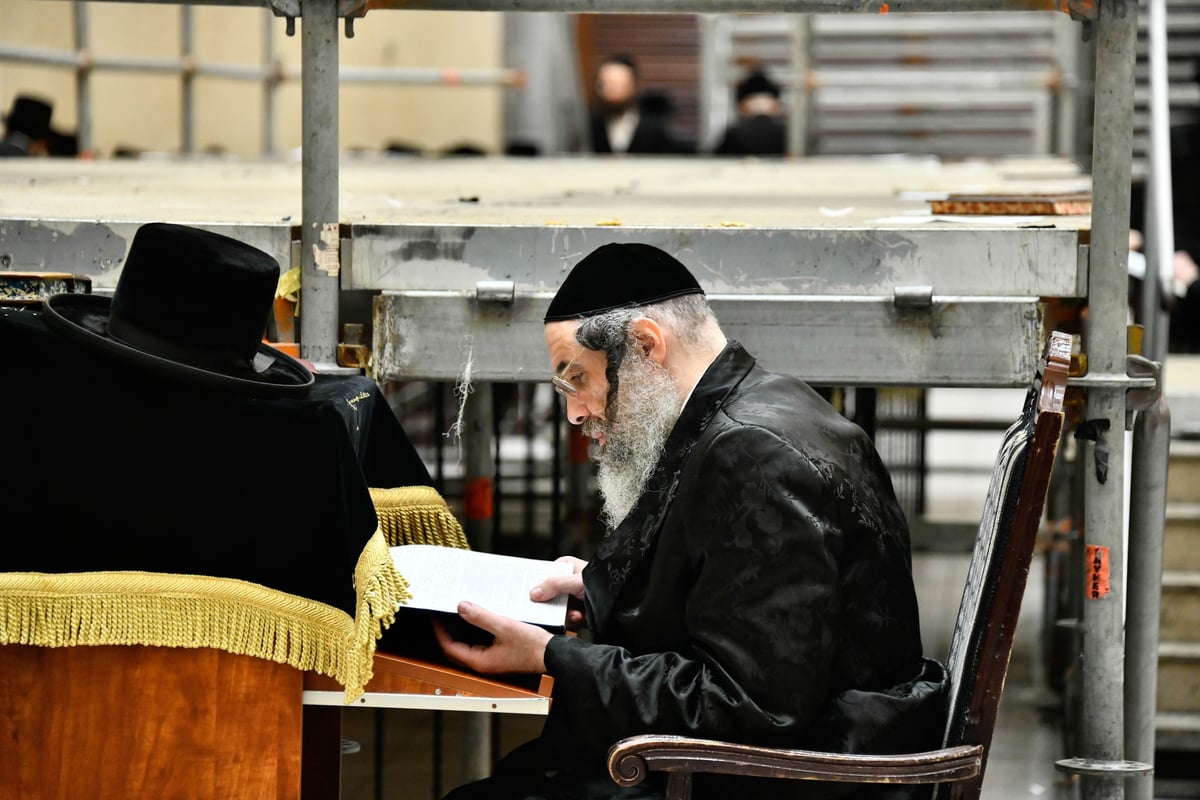 עצרת תפילה וזעקה בחצה"ק ויז'ניץ