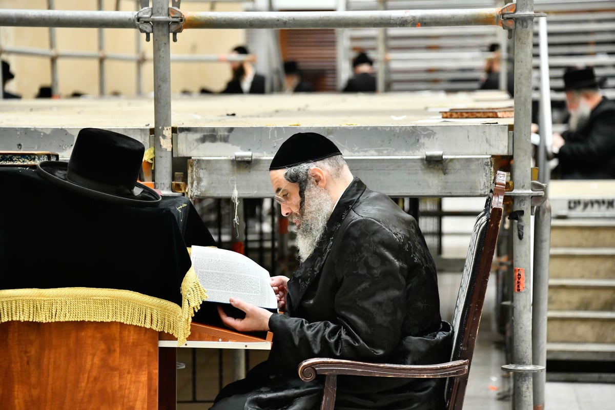 עצרת תפילה וזעקה בחצה"ק ויז'ניץ