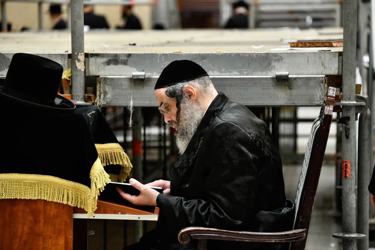 עצרת תפילה וזעקה בחצה"ק ויז'ניץ