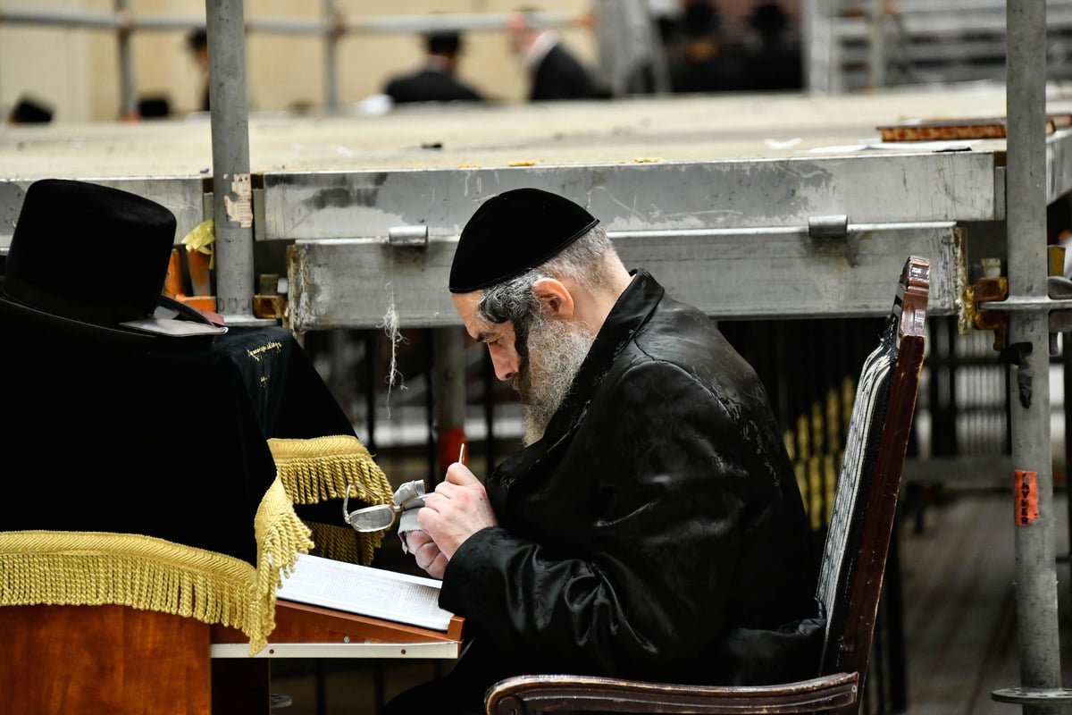 עצרת תפילה וזעקה בחצה"ק ויז'ניץ