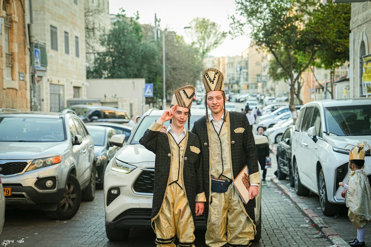 פורים ברחובות ירושלים