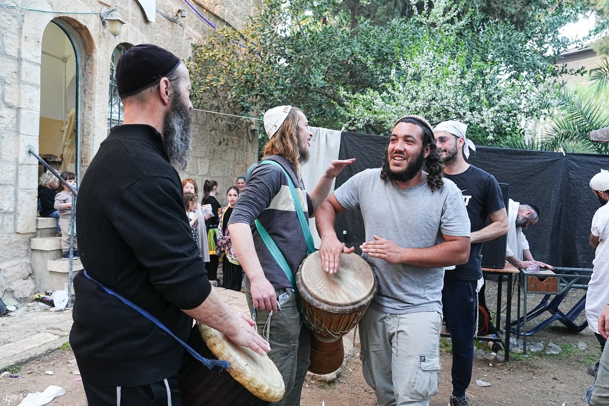 פורים ברחובות ירושלים