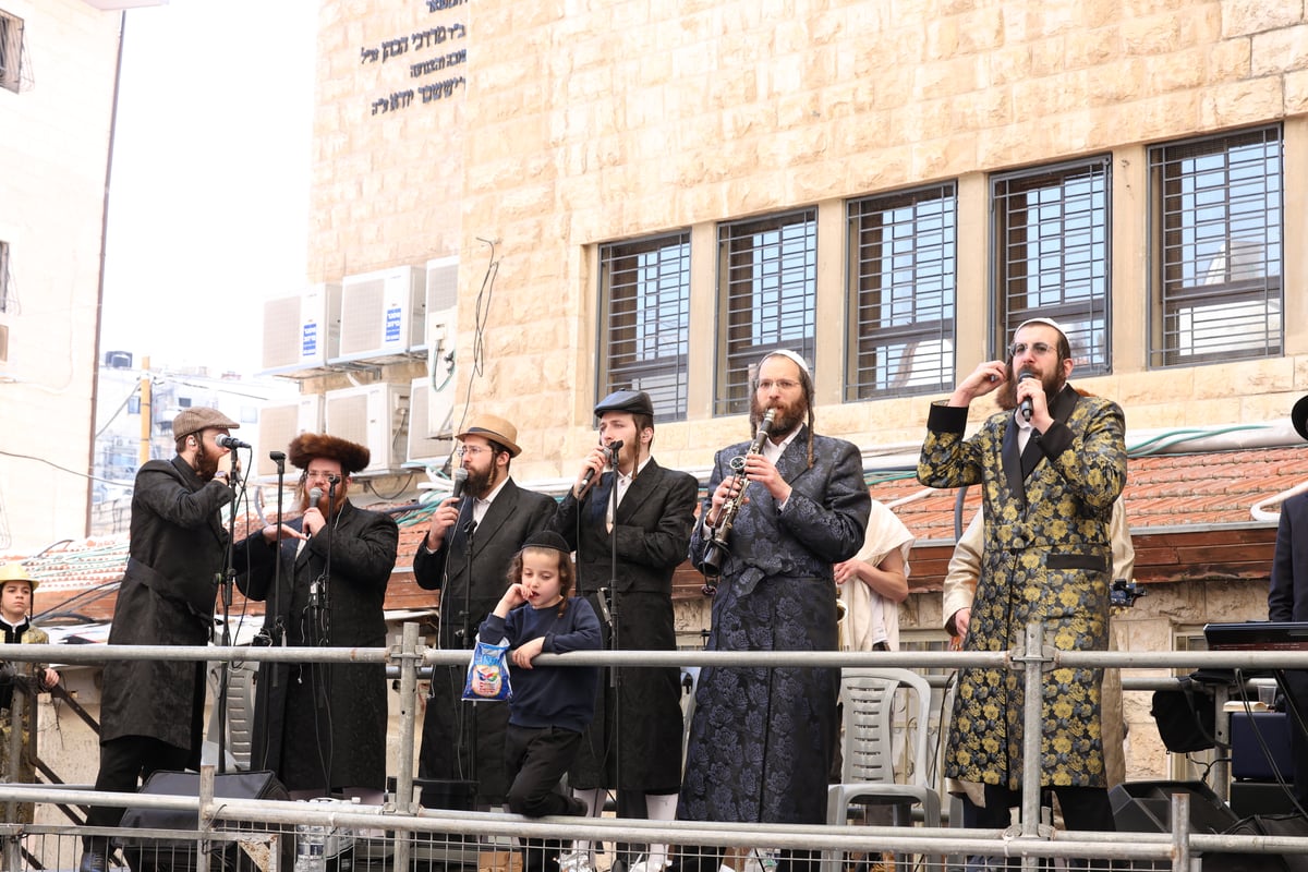 פורים אצל הגה"צ רבי יעקב מאיר שכטר