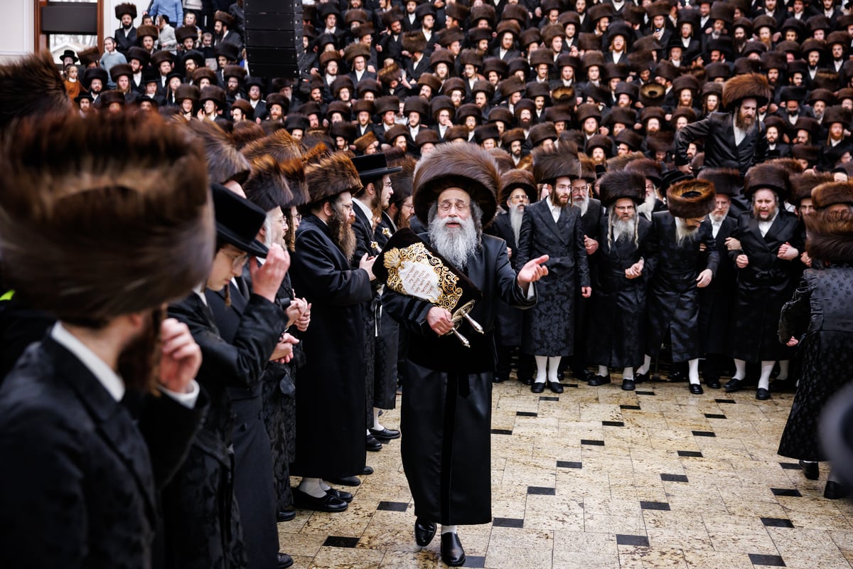 הכנסת ספר תורה לביהמ"ד סאטמר מונסי 