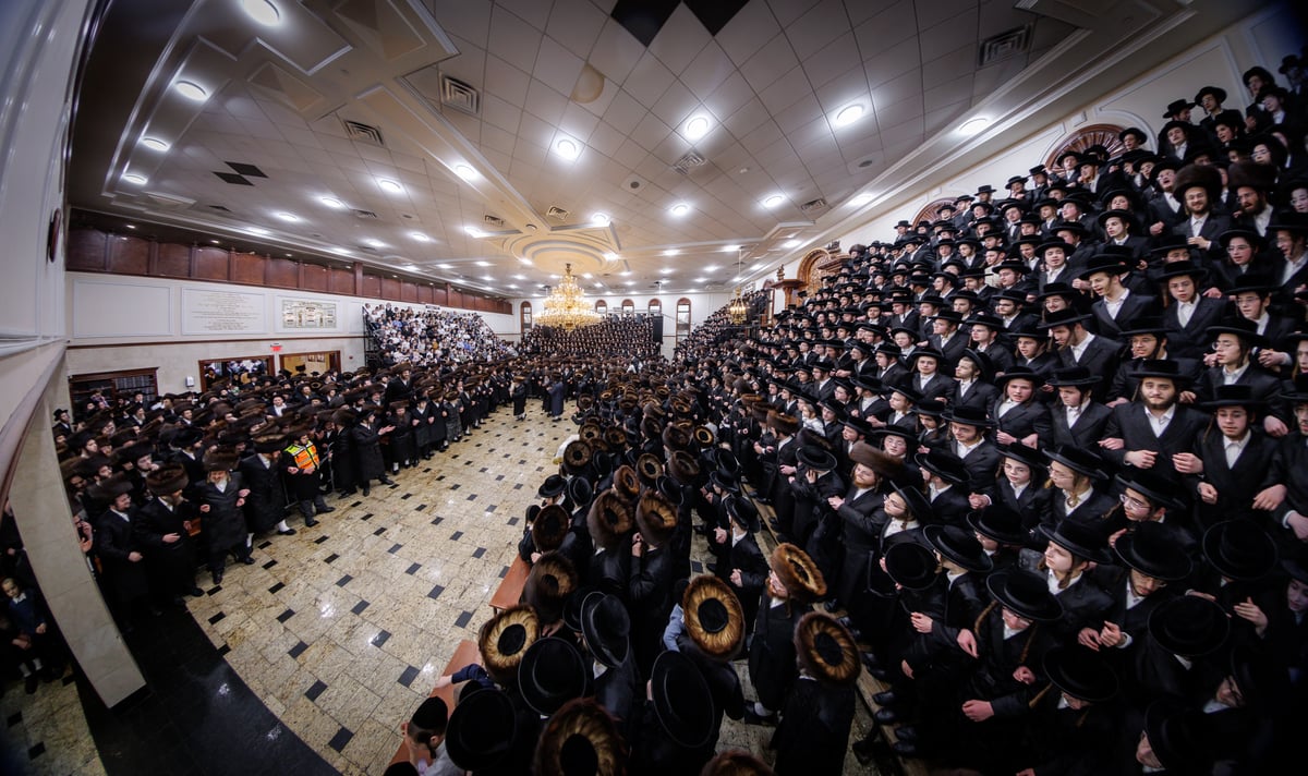 הכנסת ספר תורה לביהמ"ד סאטמר מונסי 