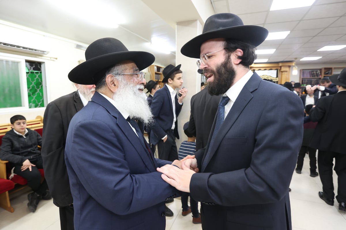 הכנסת ס"ת לביהמ"ד 'שערי קדושה' בקריית הרצוג