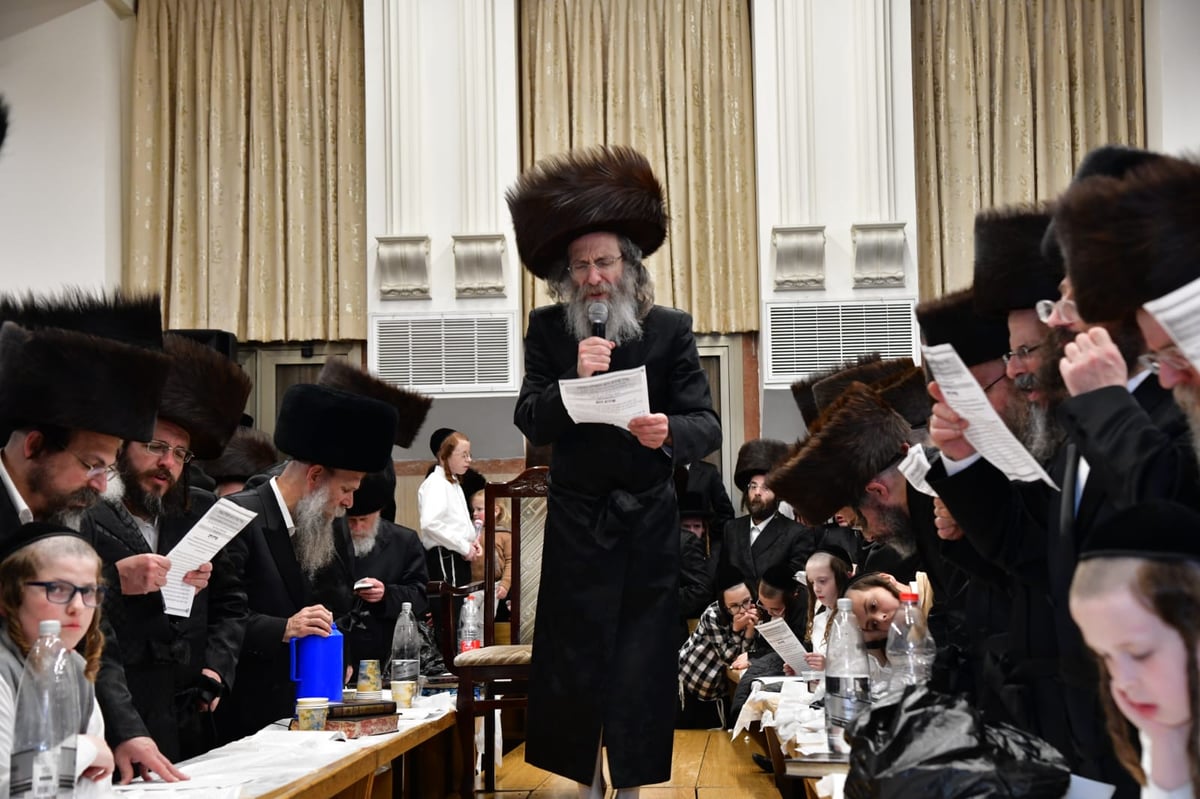 הרה"צ רבי אלימלך בידרמן בחול המועד פסח באשדוד