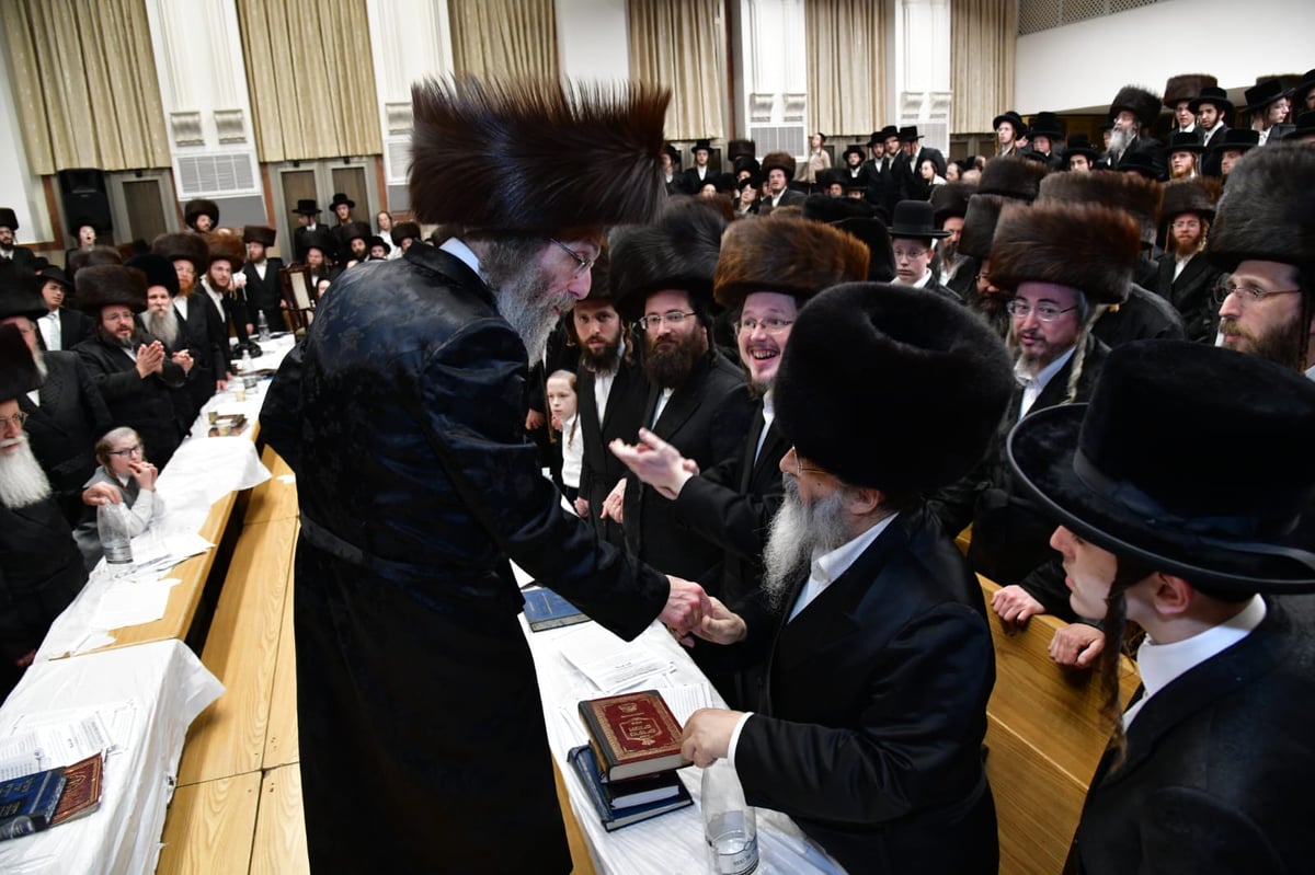 הרה"צ רבי אלימלך בידרמן בחול המועד פסח באשדוד