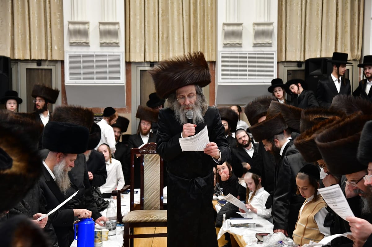 הרה"צ רבי אלימלך בידרמן בחול המועד פסח באשדוד