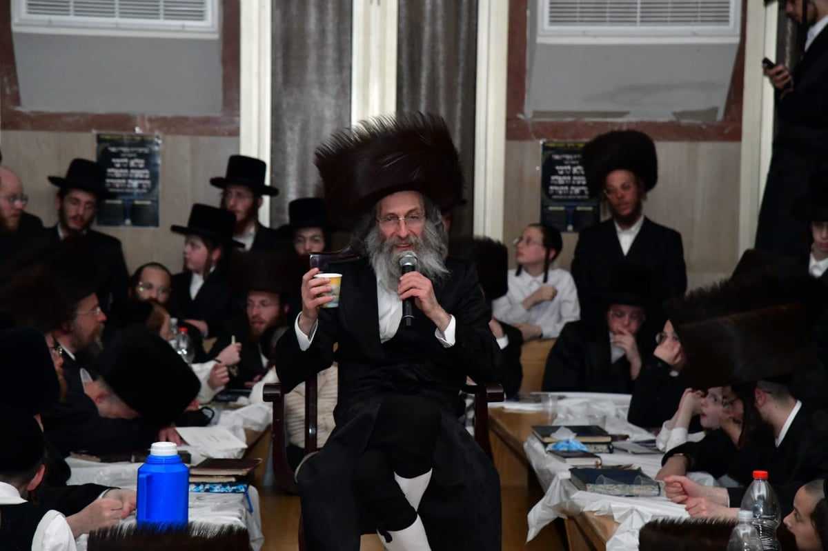 הרה"צ רבי אלימלך בידרמן בחול המועד פסח באשדוד