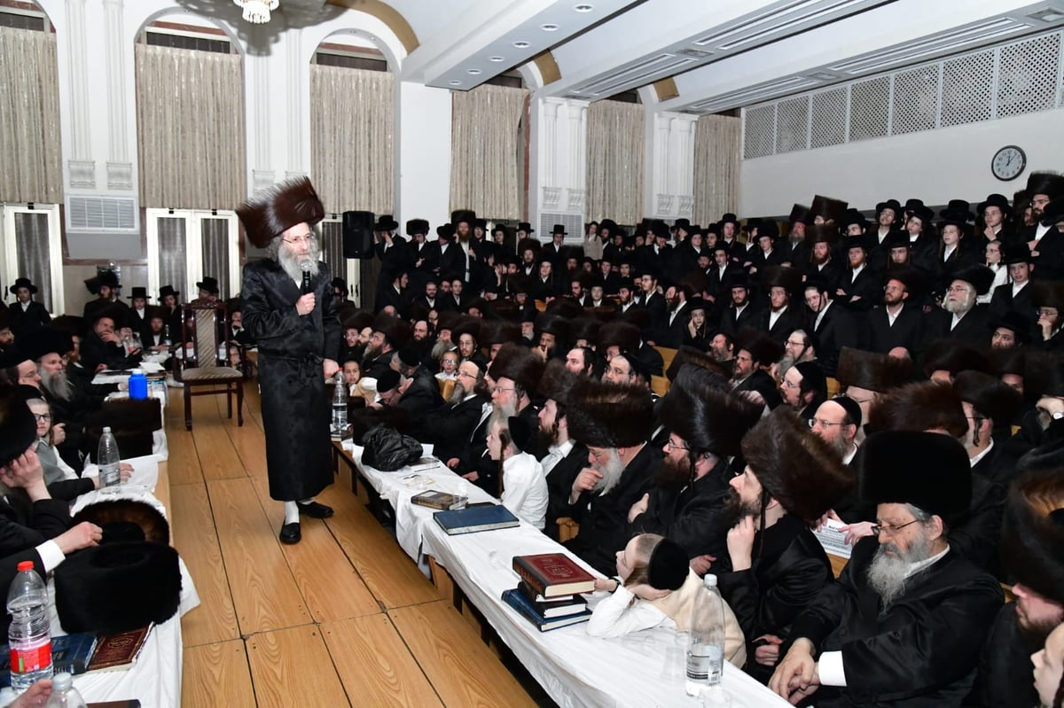הרה"צ רבי אלימלך בידרמן בחול המועד פסח באשדוד