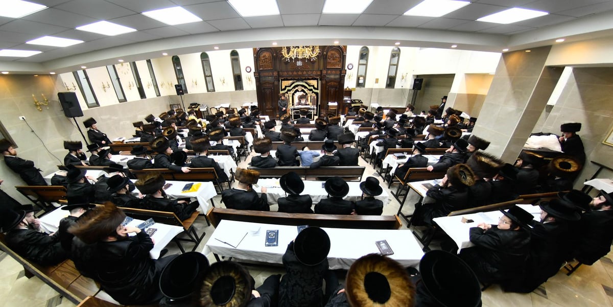האדמו"ר מקרעטשניף י-ם בחוה"מ פסח