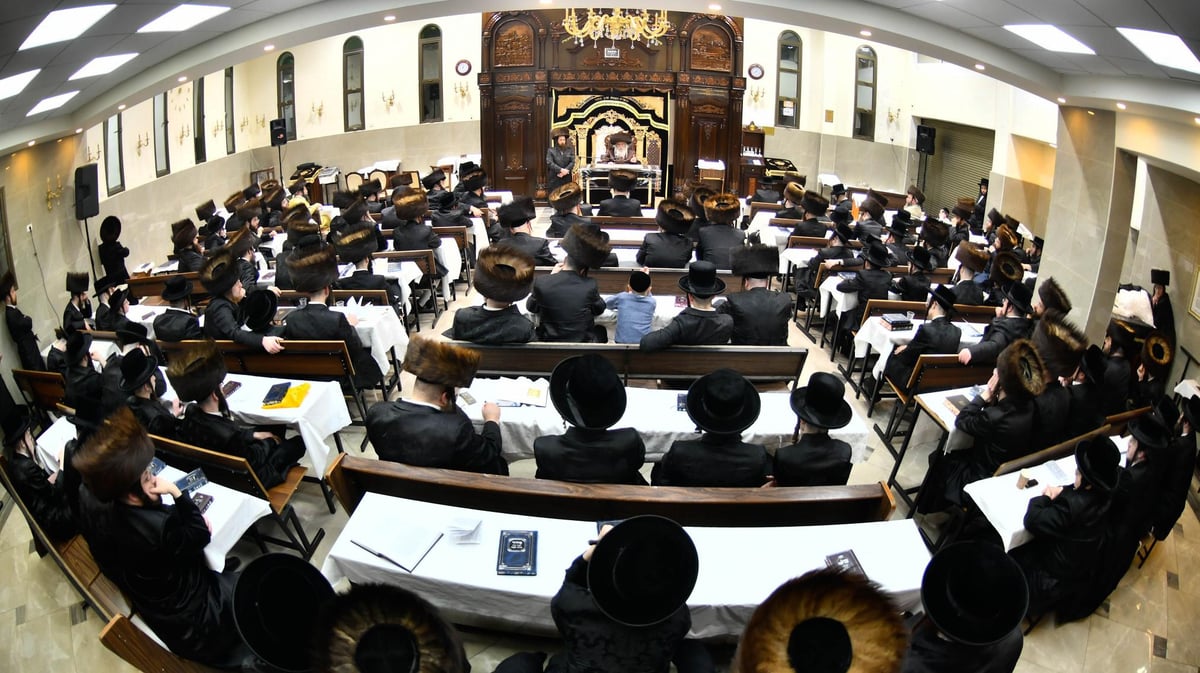 האדמו"ר מקרעטשניף י-ם בחוה"מ פסח