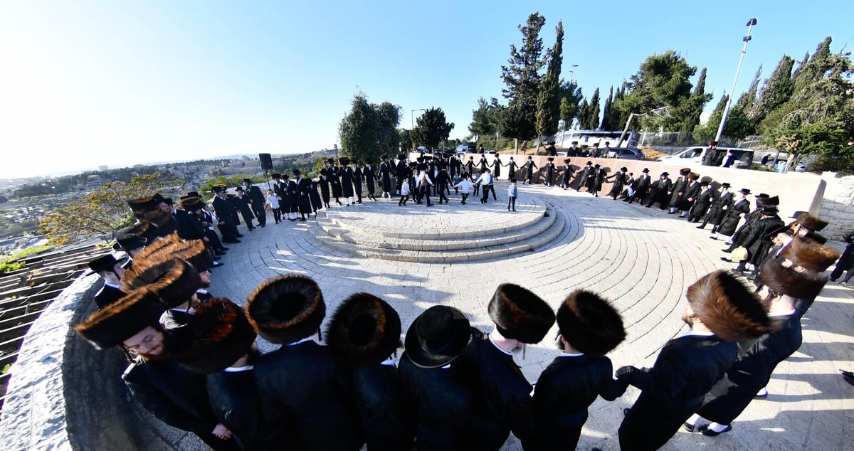 האדמו"ר מקרעטשניף י-ם מול הר הצופים