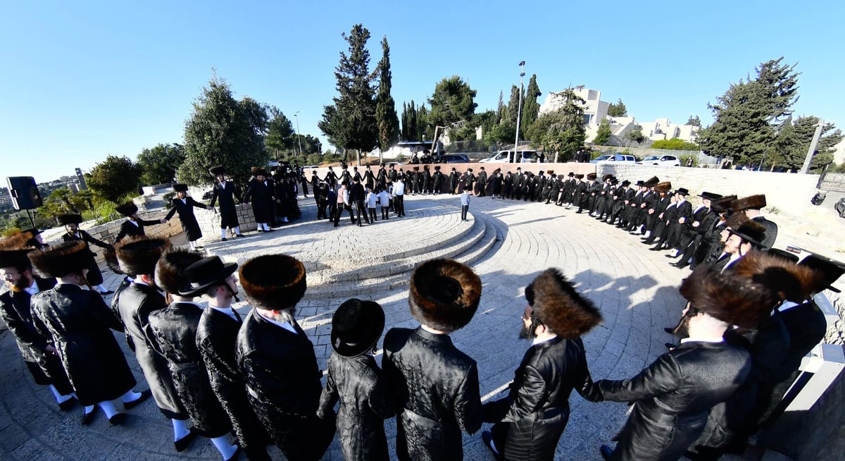 האדמו"ר מקרעטשניף י-ם מול הר הצופים