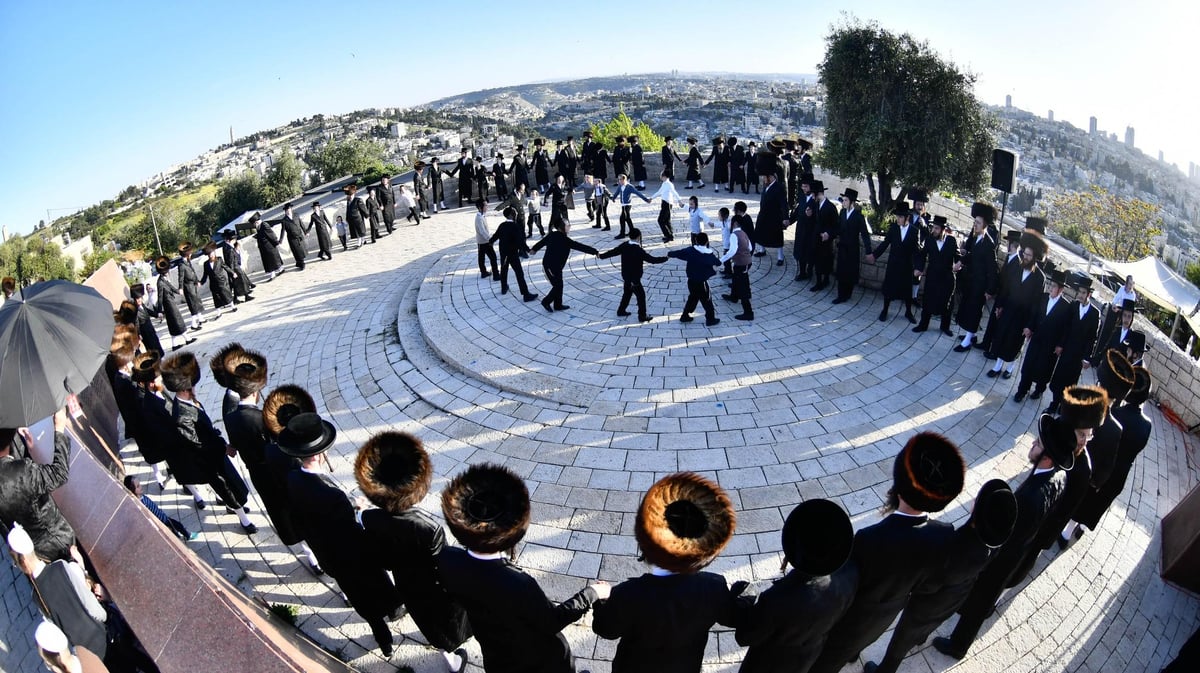 האדמו"ר מקרעטשניף י-ם מול הר הצופים