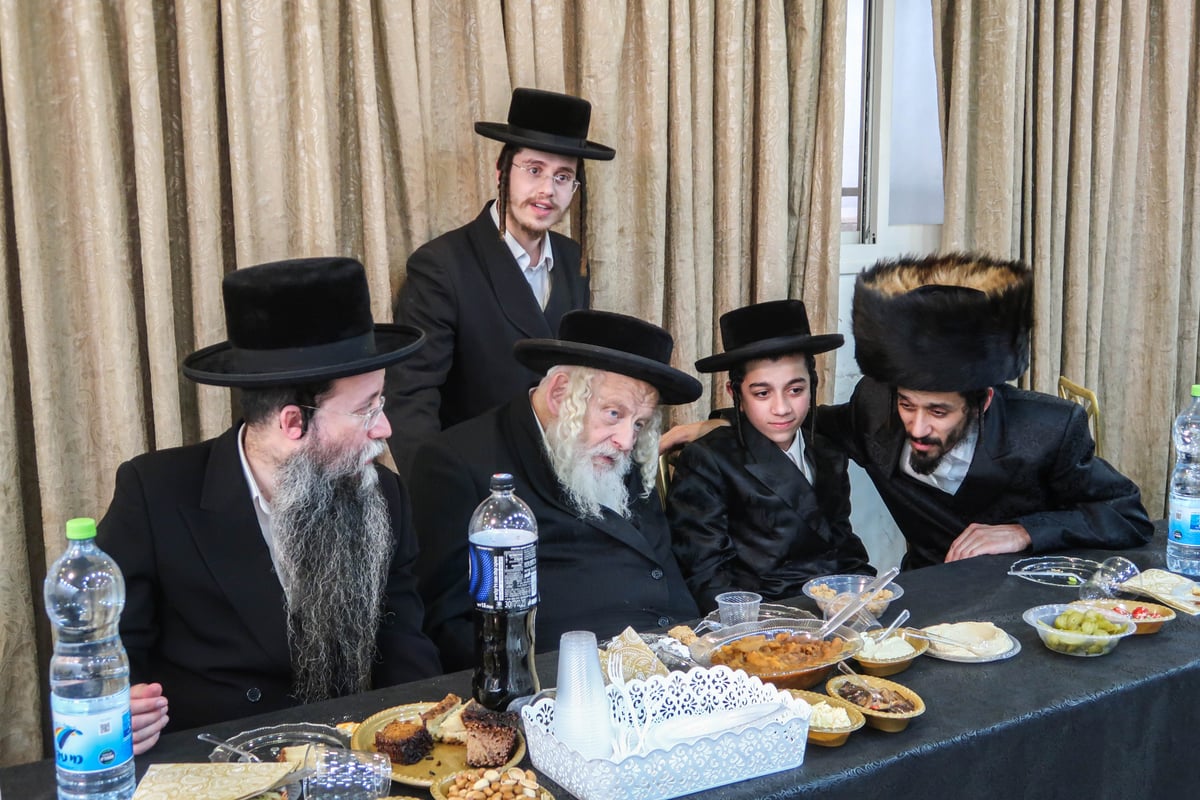המקובל הרב אביש ציינווירט בשמחה