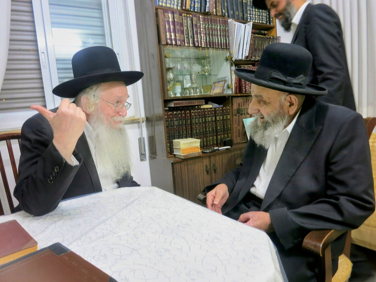הגאון רבי משה דוד לפקוביץ בביקור אצל הגאון רבי משה צדקה