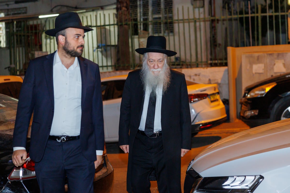 "שאו נא תפילה בעדי" | צפו בדברי המנהיג הליטאי בכנס החירום במעונו