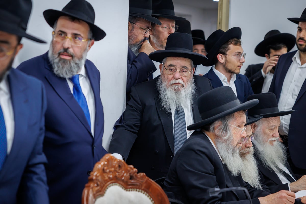 "שאו נא תפילה בעדי" | צפו בדברי המנהיג הליטאי בכנס החירום במעונו