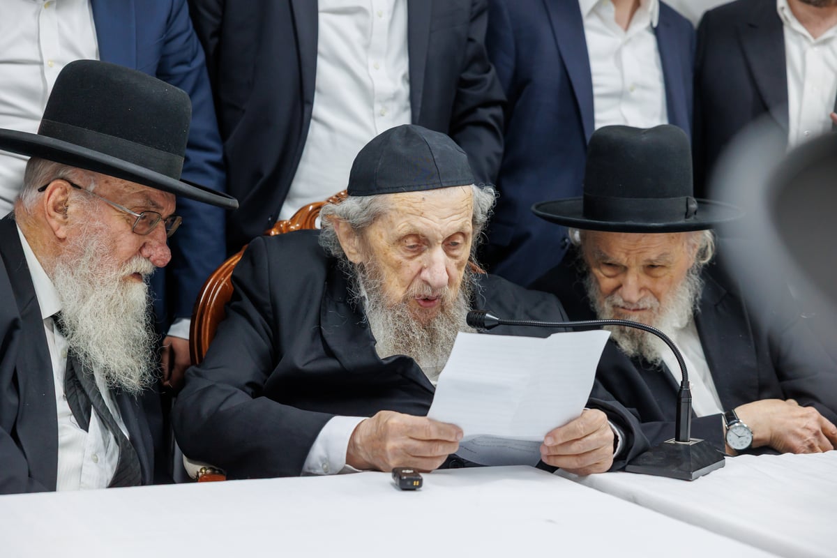 "שאו נא תפילה בעדי" | צפו בדברי המנהיג הליטאי בכנס החירום במעונו