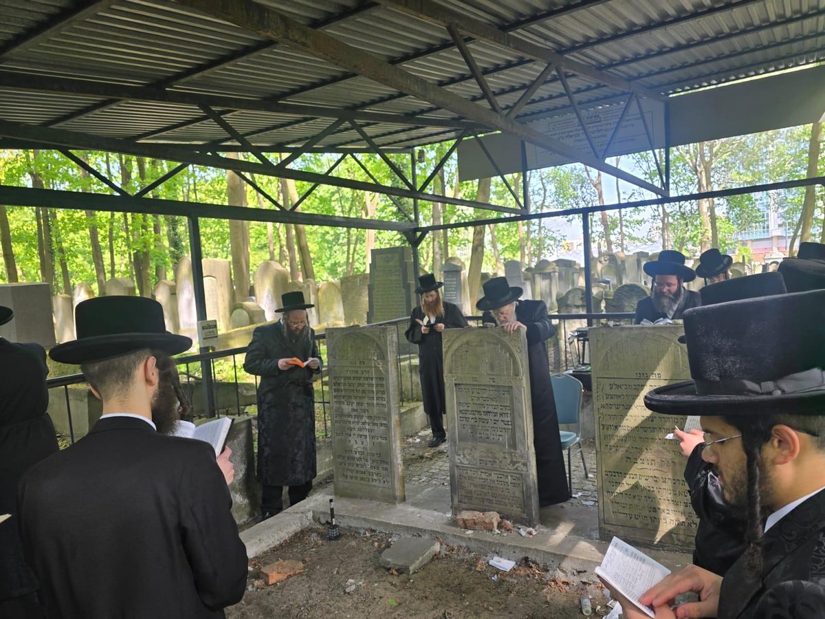 האדמו"ר מביאלה פשיסחא במסע הקודש לפולין