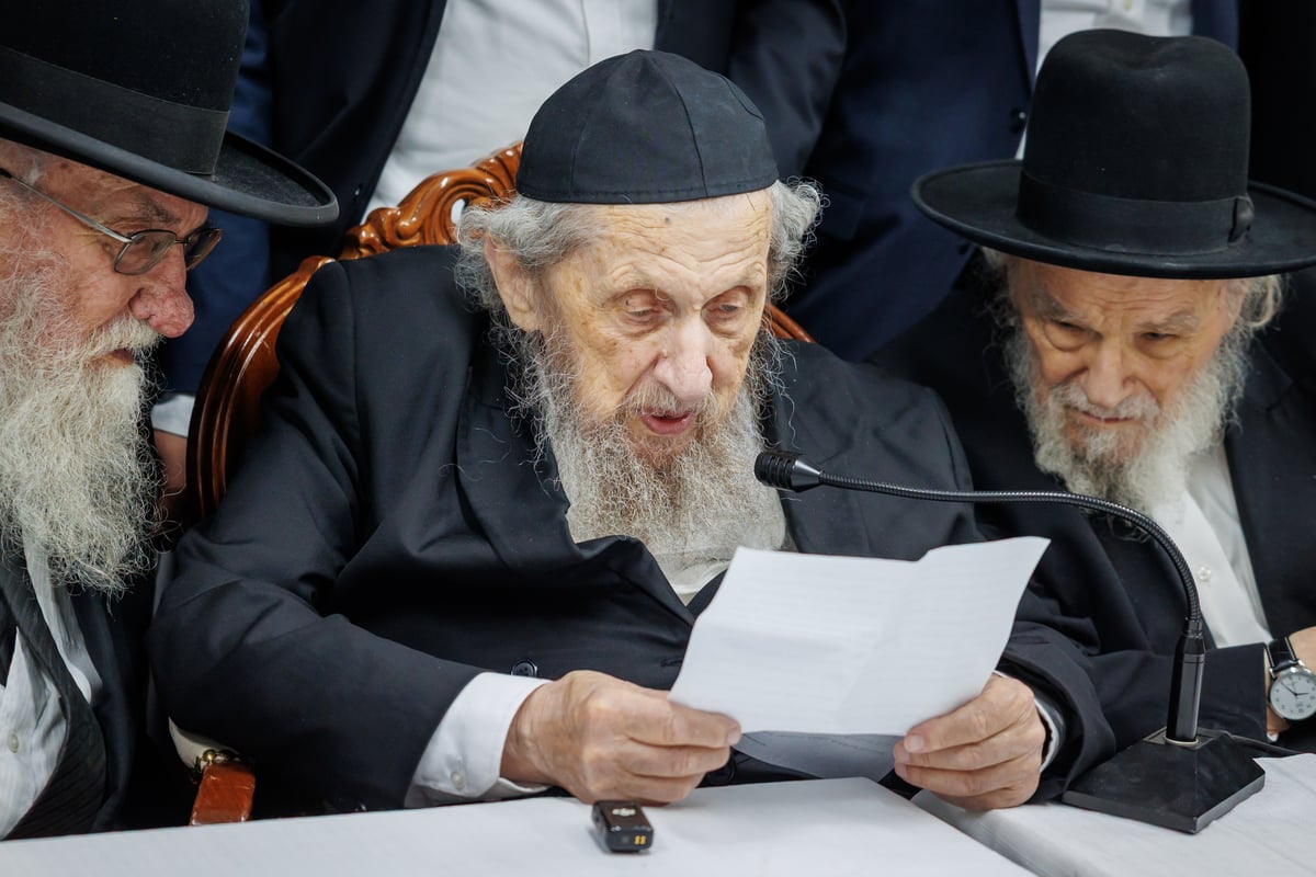 "שאו נא תפילה בעדי" | צפו בדברי המנהיג הליטאי בכנס החירום במעונו