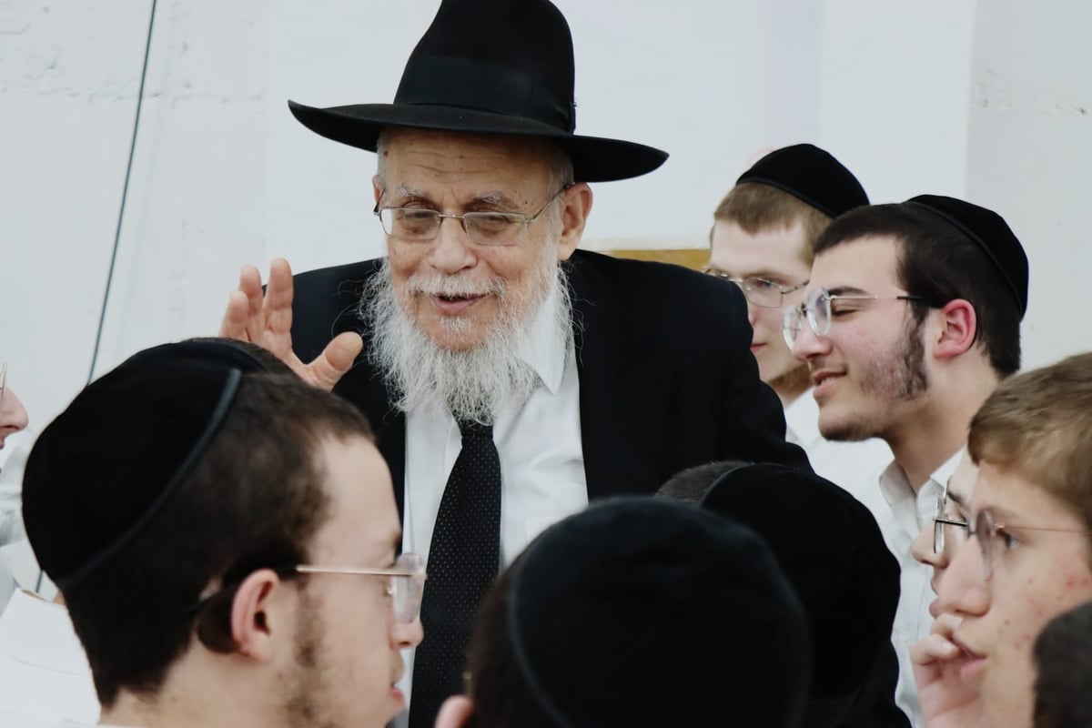 הגאון רבי דוד לוי בשיעור כללי בישיבת פוניבז'