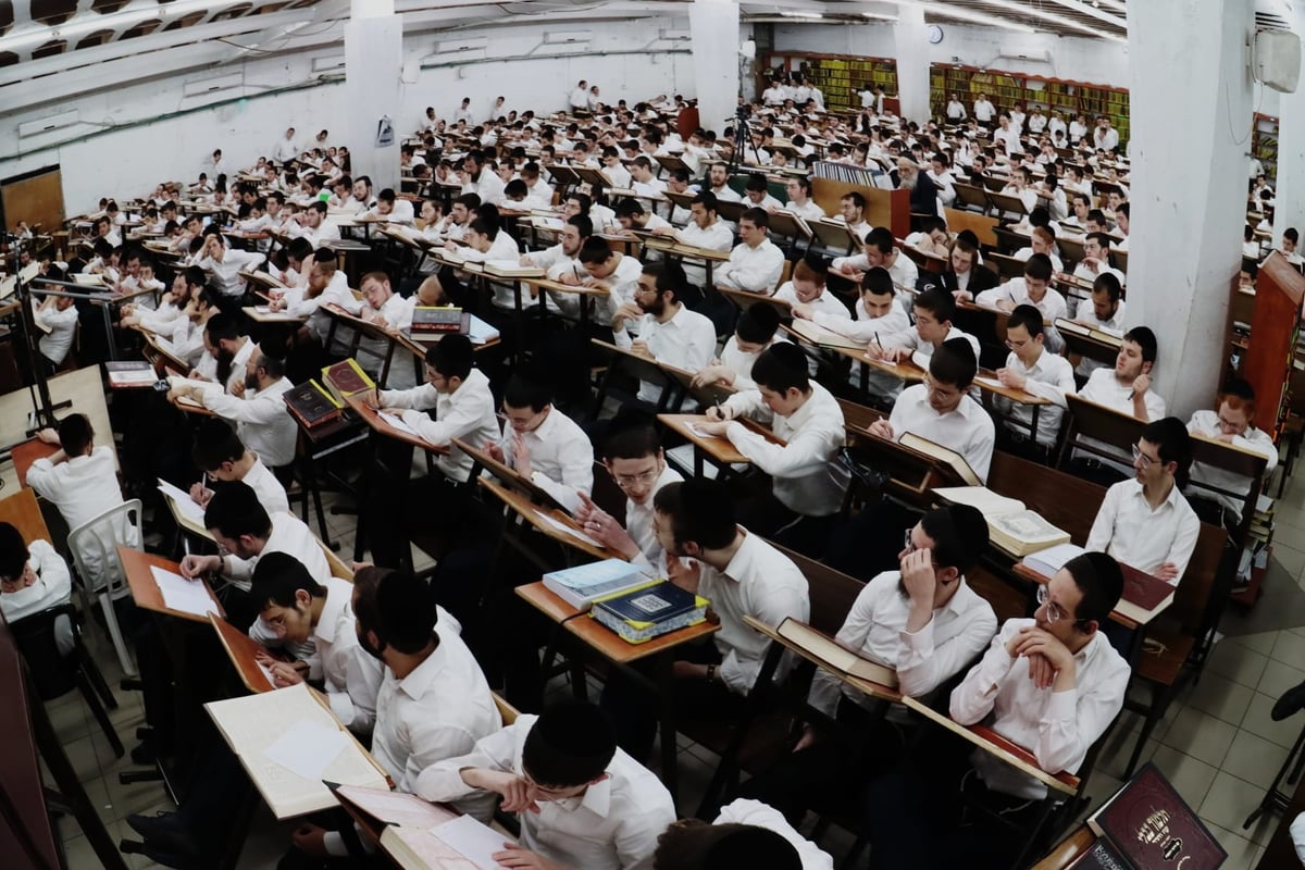 הגאון רבי דוד לוי בשיעור כללי בישיבת פוניבז'