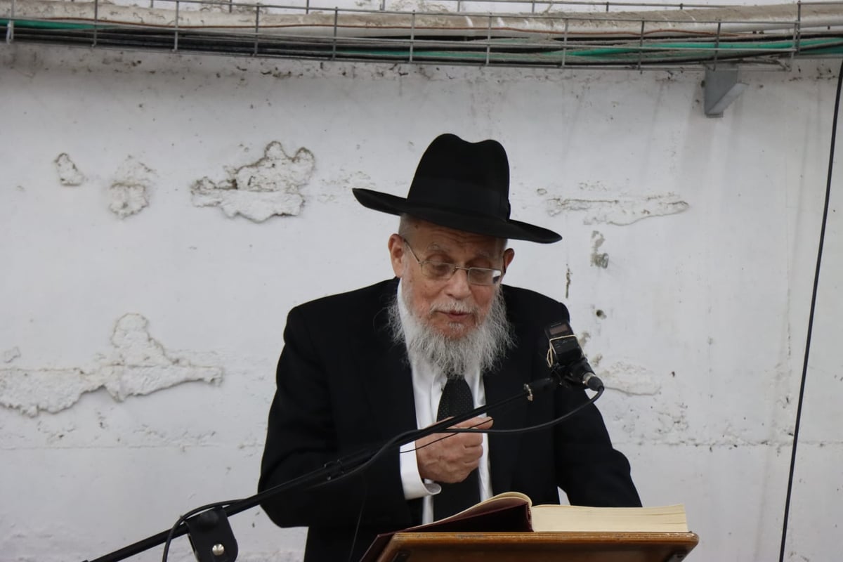 הגאון רבי דוד לוי בשיעור כללי בישיבת פוניבז'
