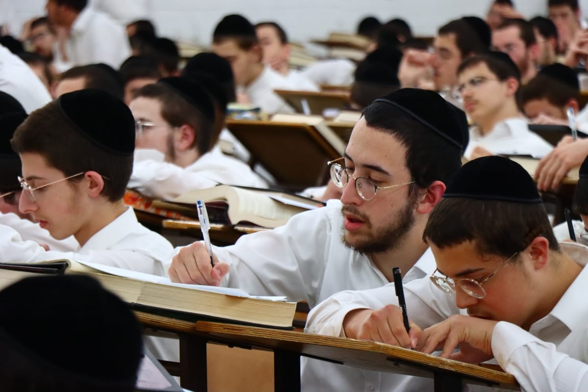 הגאון רבי דוד לוי בשיעור כללי בישיבת פוניבז'