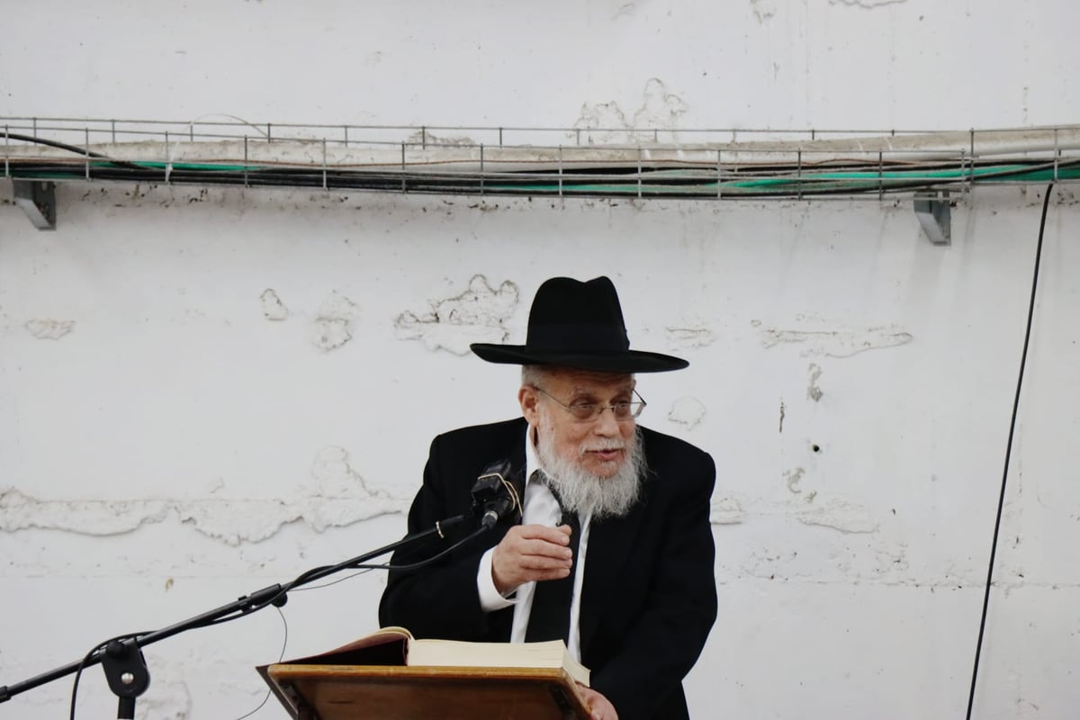הגאון רבי דוד לוי בשיעור כללי בישיבת פוניבז'