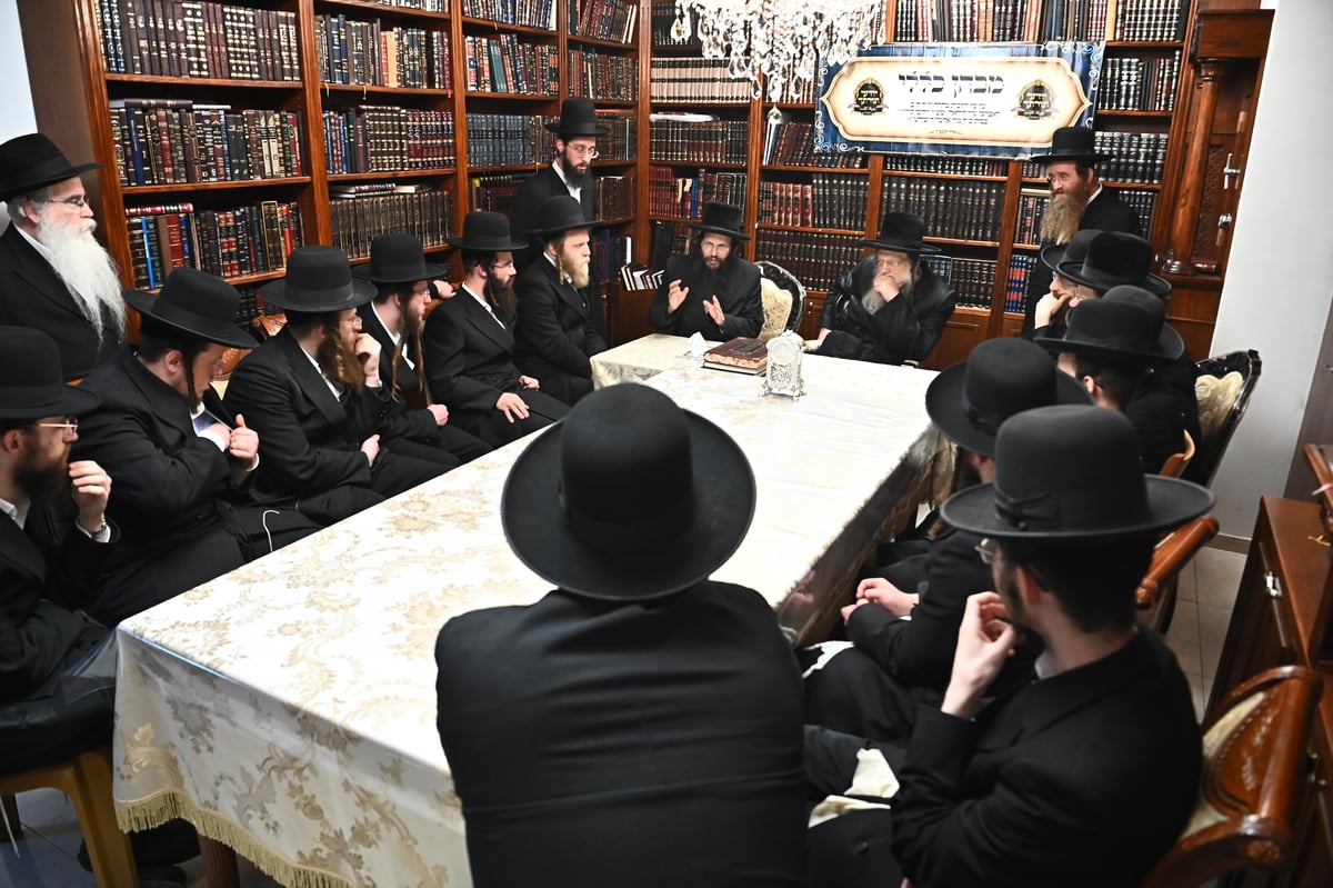 מבחן הוראה בבית האדמו"ר ממודז'יץ