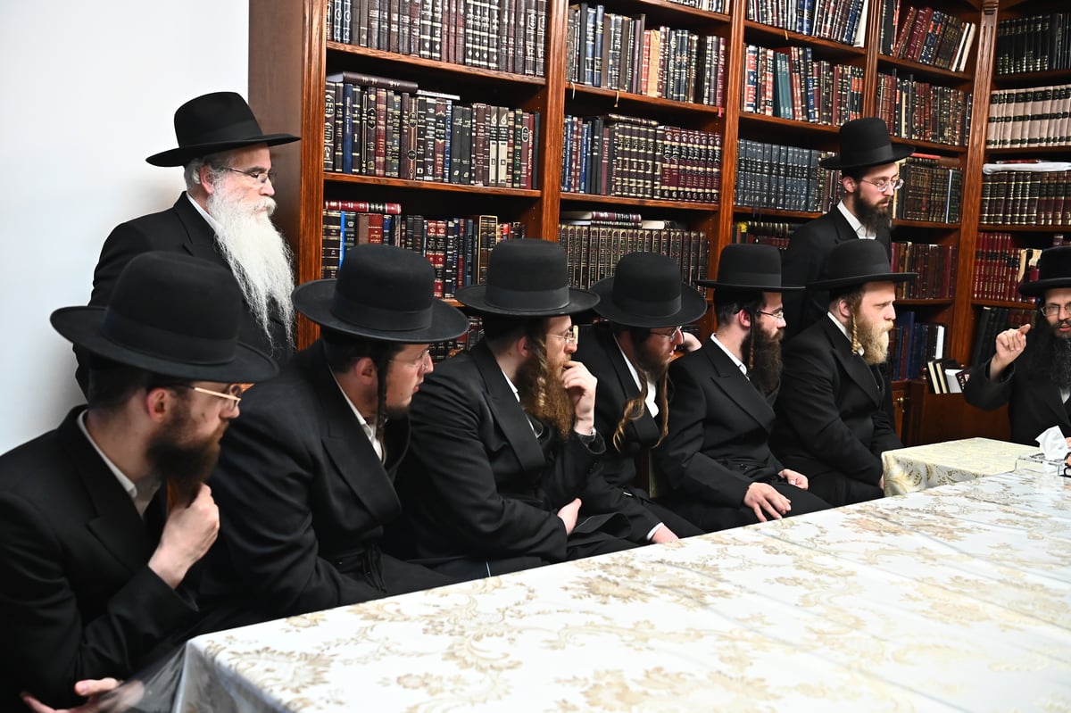 מבחן הוראה בבית האדמו"ר ממודז'יץ