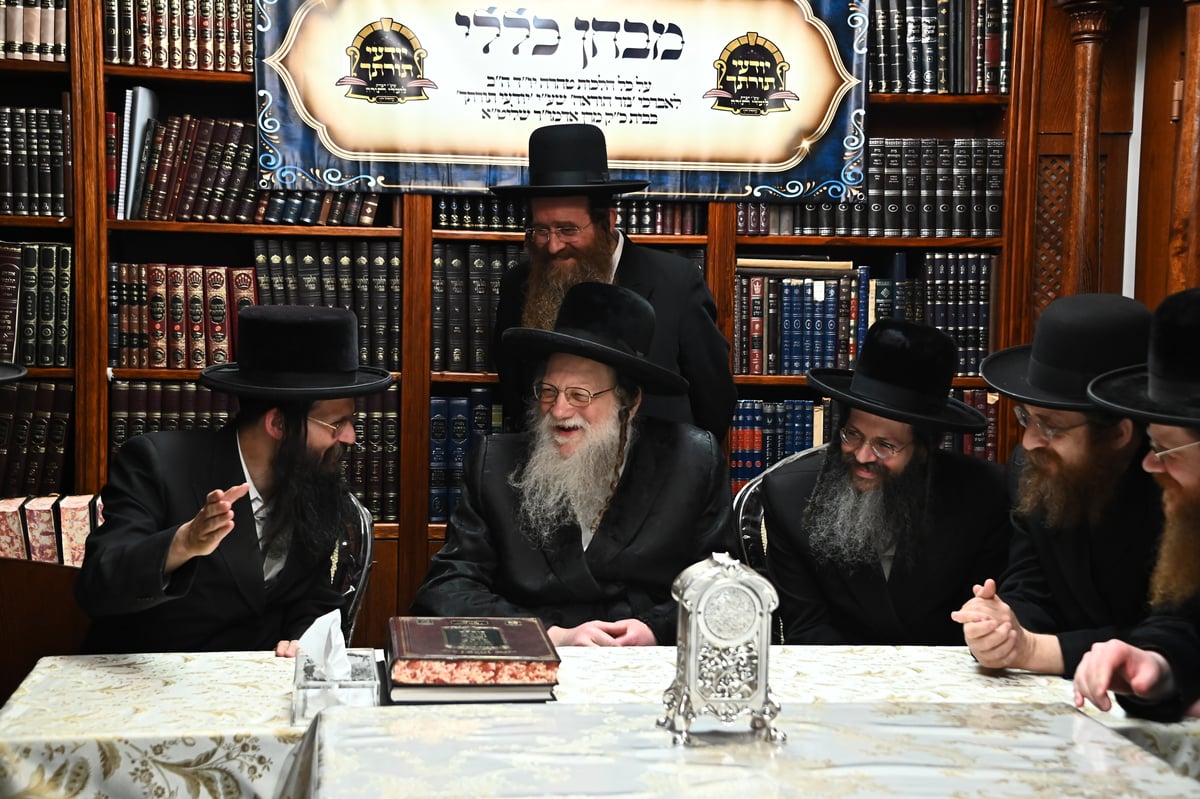 מבחן הוראה בבית האדמו"ר ממודז'יץ