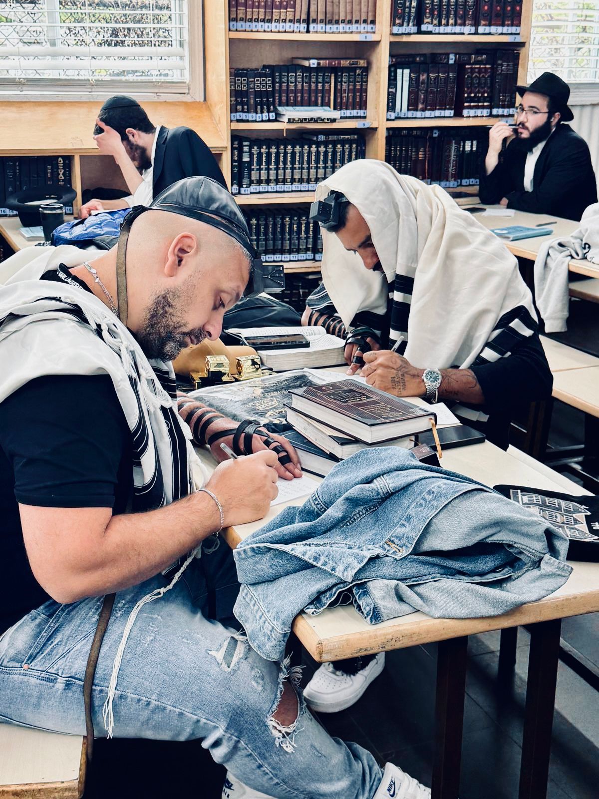 איתי לוי במרכז חב"ד העולמי