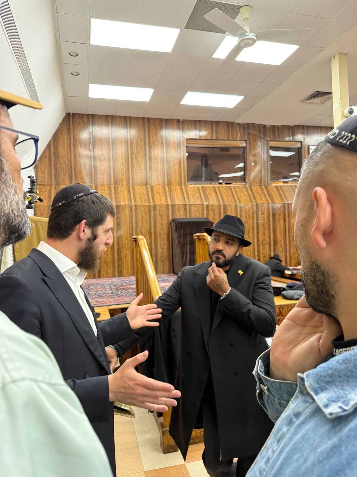 איתי לוי במרכז חב"ד העולמי