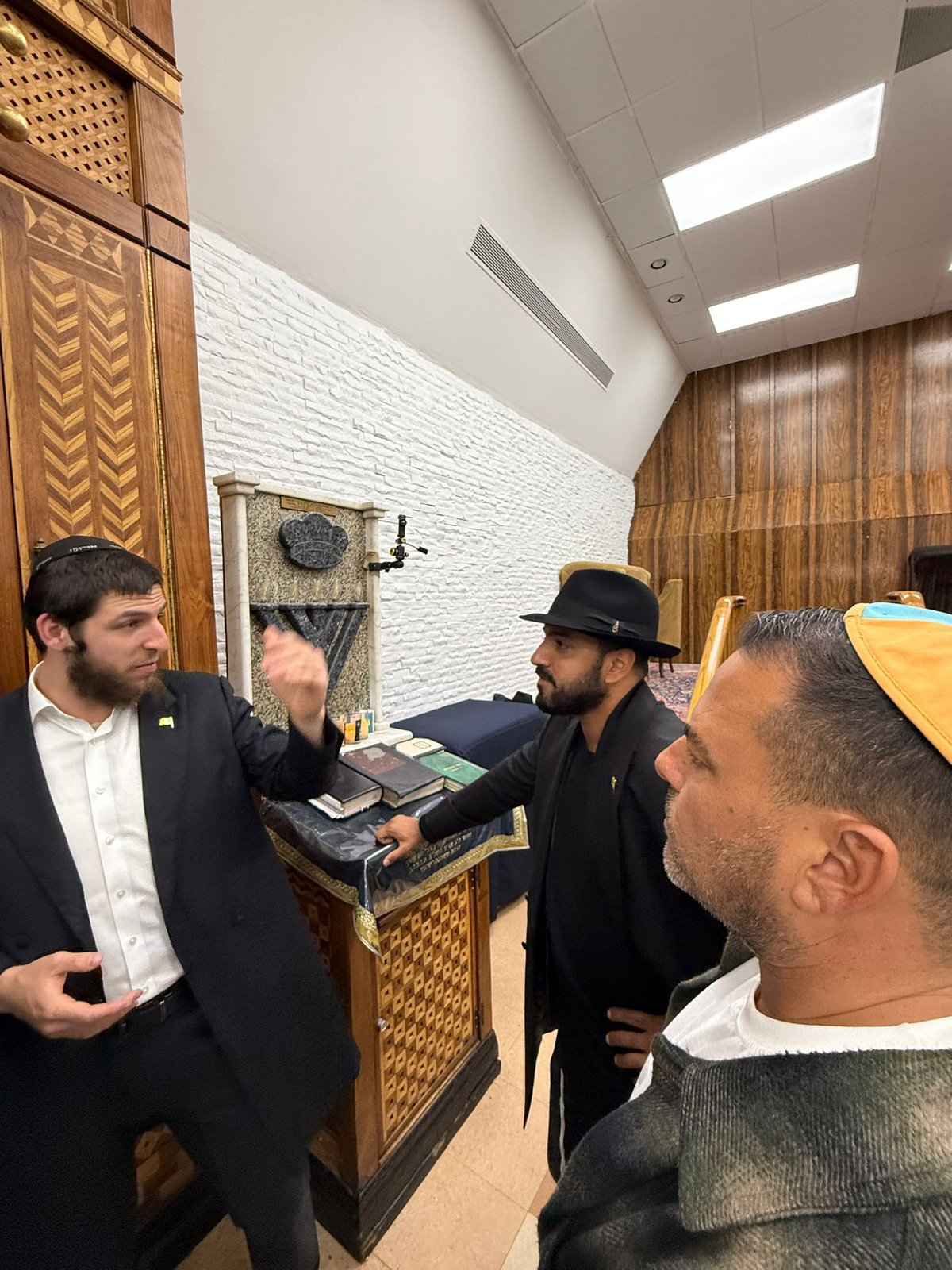 איתי לוי במרכז חב"ד העולמי