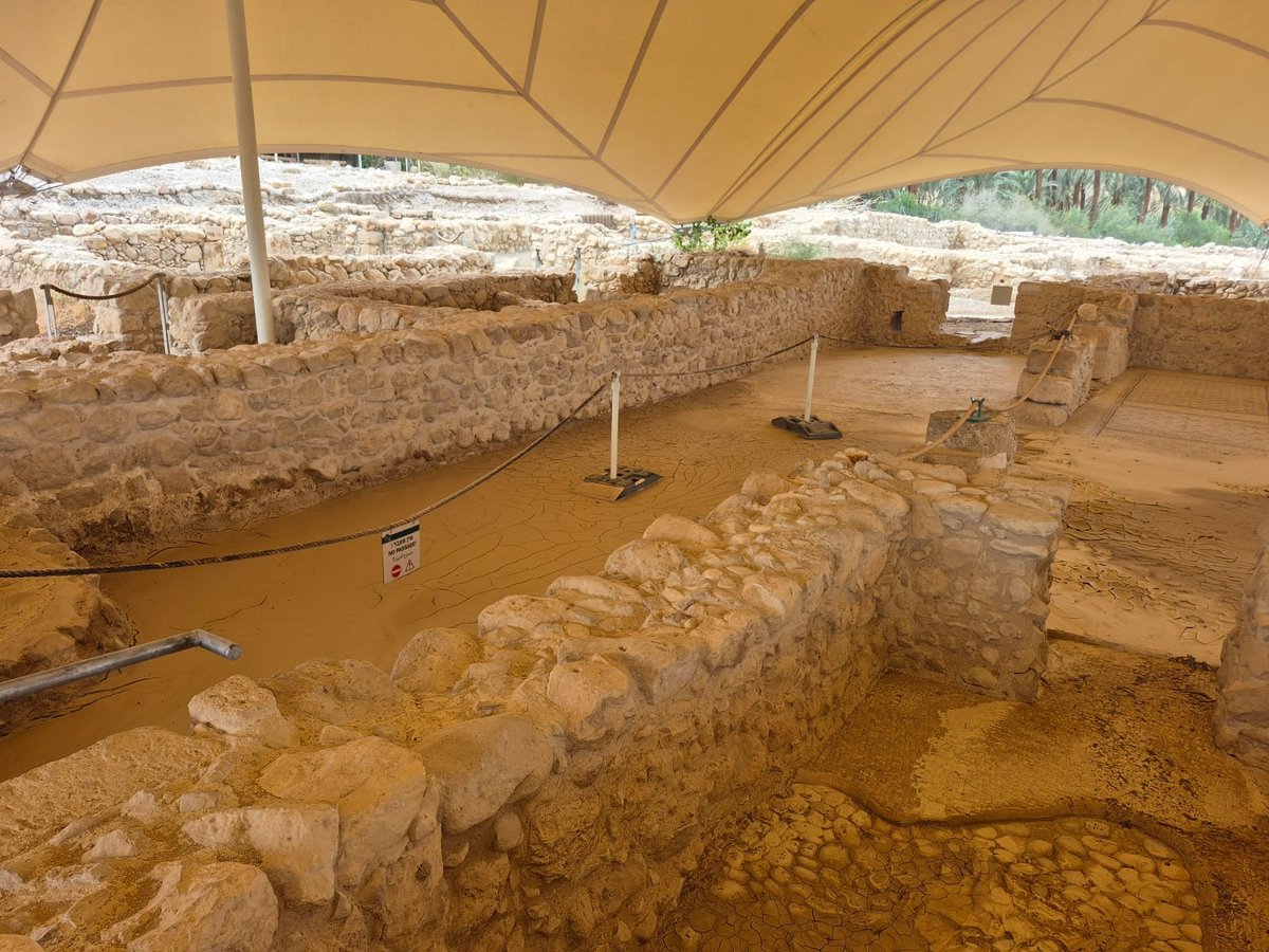 נזקים לאחר השיטפון בבית הכנסת העתיק בגן הלאומי עין גדי
