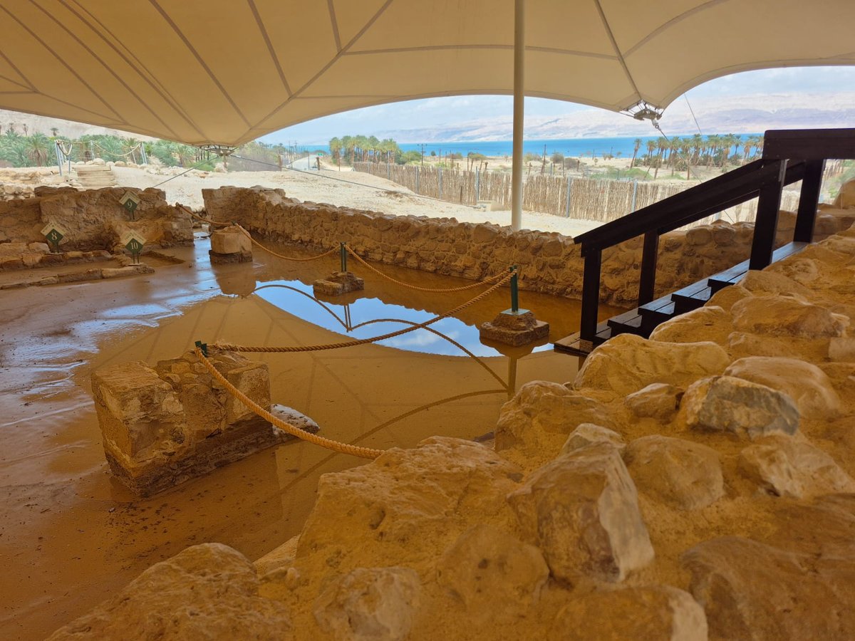 נזקים לאחר השיטפון בבית הכנסת העתיק בגן הלאומי עין גדי