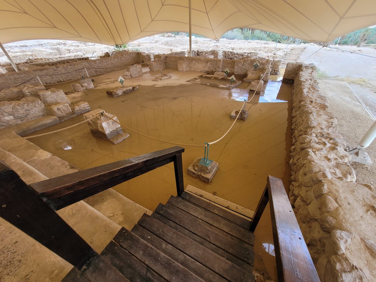 נזקים לאחר השיטפון בבית הכנסת העתיק בגן הלאומי עין גדי