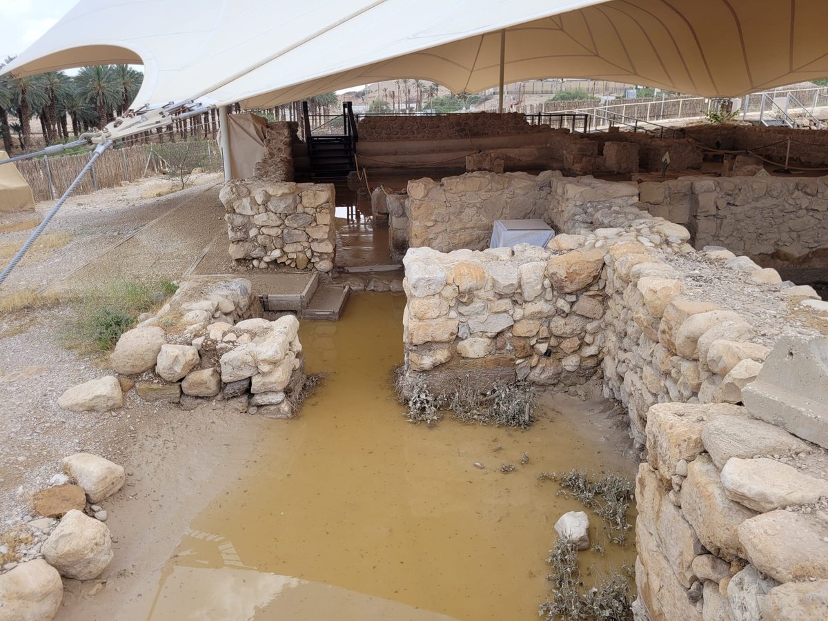 נזקים לאחר השיטפון בבית הכנסת העתיק בגן הלאומי עין גדי