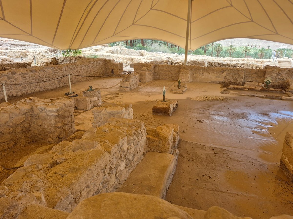 נזקים לאחר השיטפון בבית הכנסת העתיק בגן הלאומי עין גדי