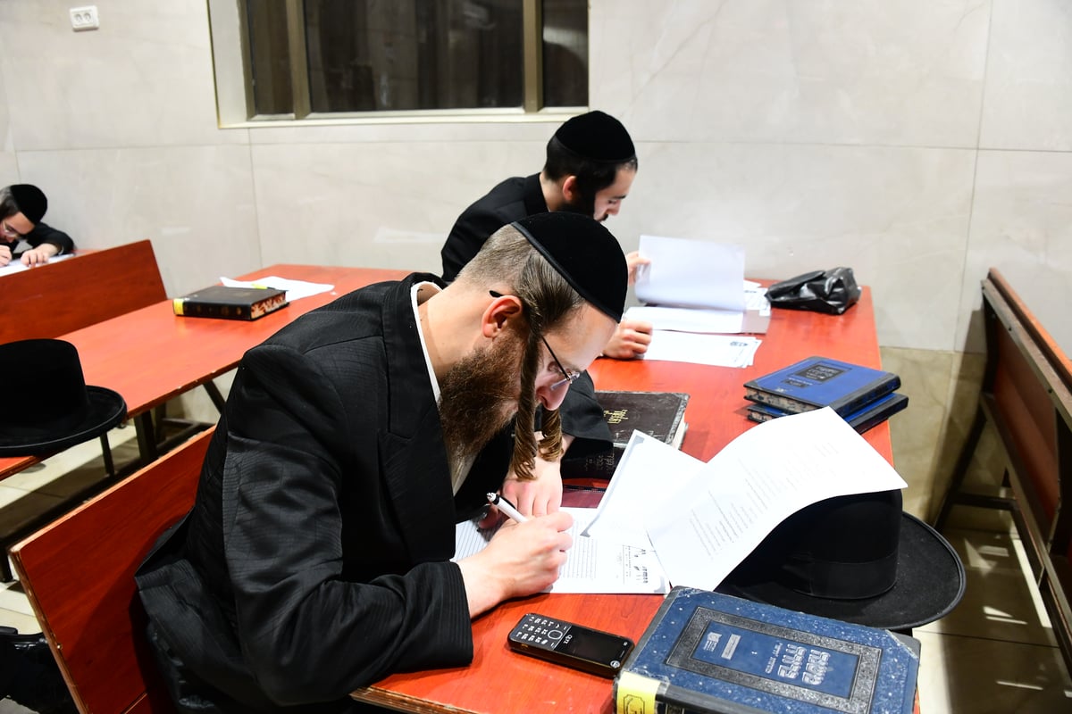 מבחן על אלפי דפי גמרא במודז'יץ