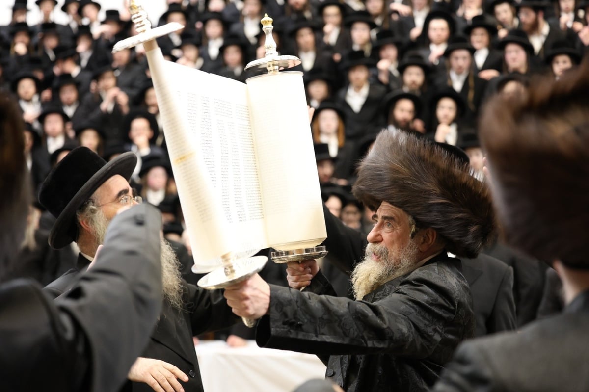 הכנסת ספר תורה של זוכה "יד לאחים"