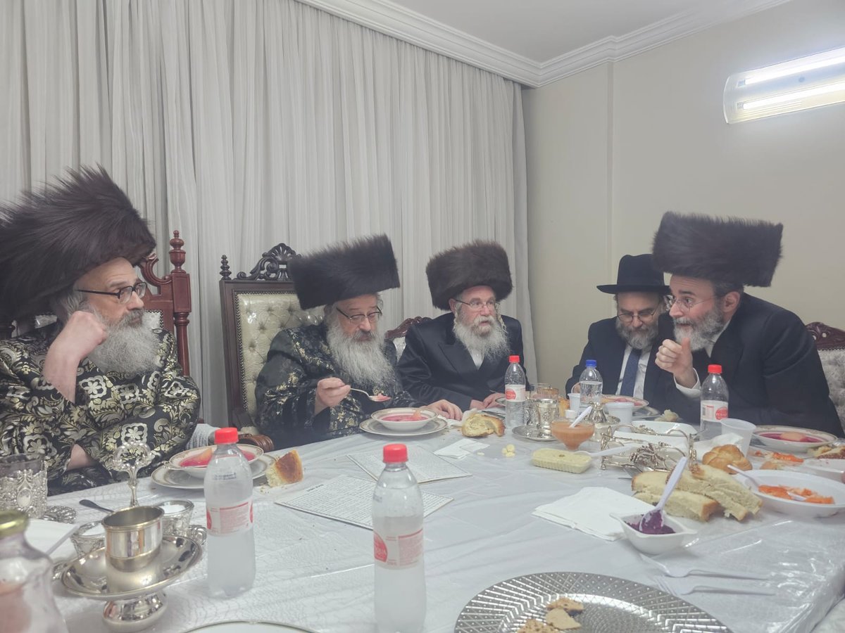 האדמו"ר מויז'ניץ בית שמש במלווה מלכה בברזיל
