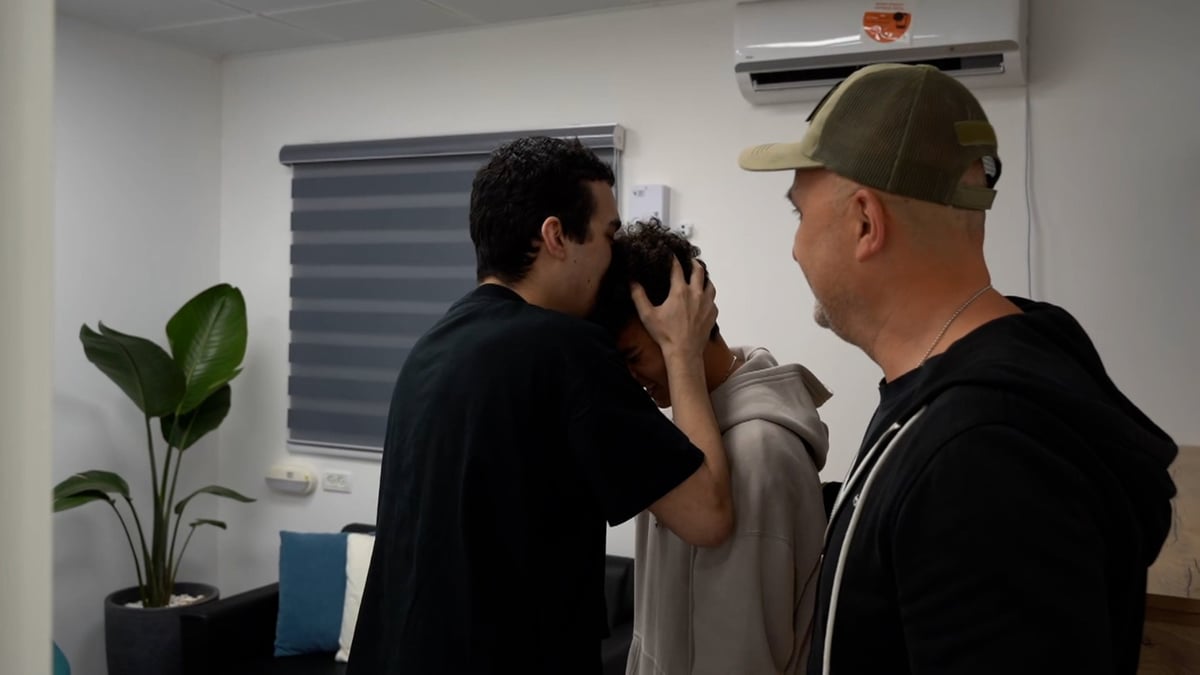 סמ״ר עידן אלכסנדר במפגש המרגש עם משפחתו