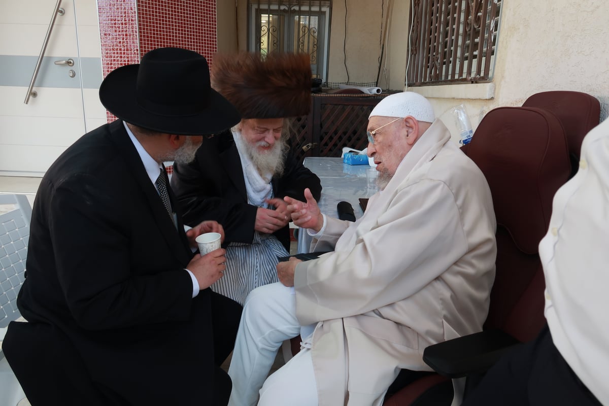 האדמו"ר ממבקשי אמונה בביקור אצל האדמו"ר ר' ברוך אבוחצירא 