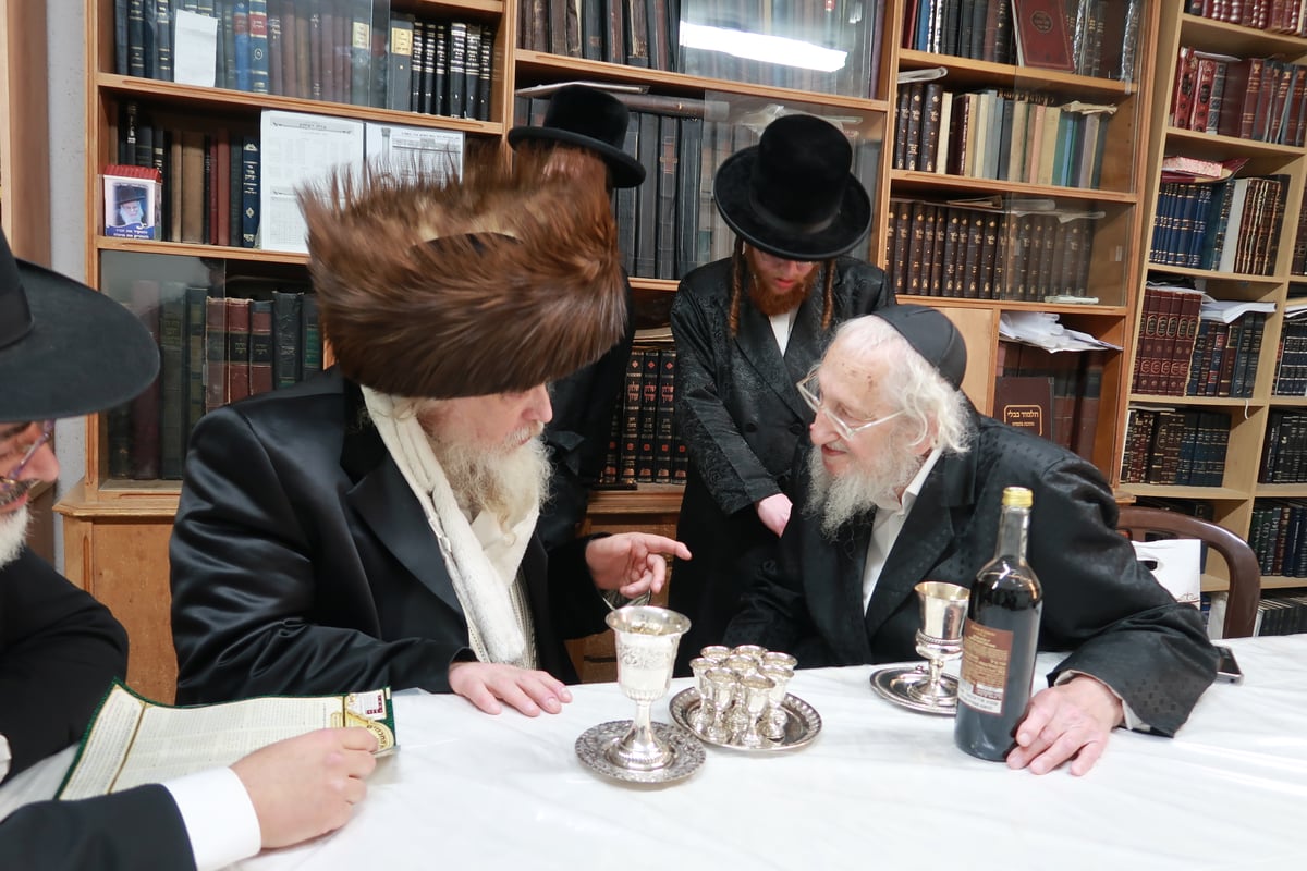 האדמו"ר ממבקשי אמונה בביקור אצל הגר"א לוי