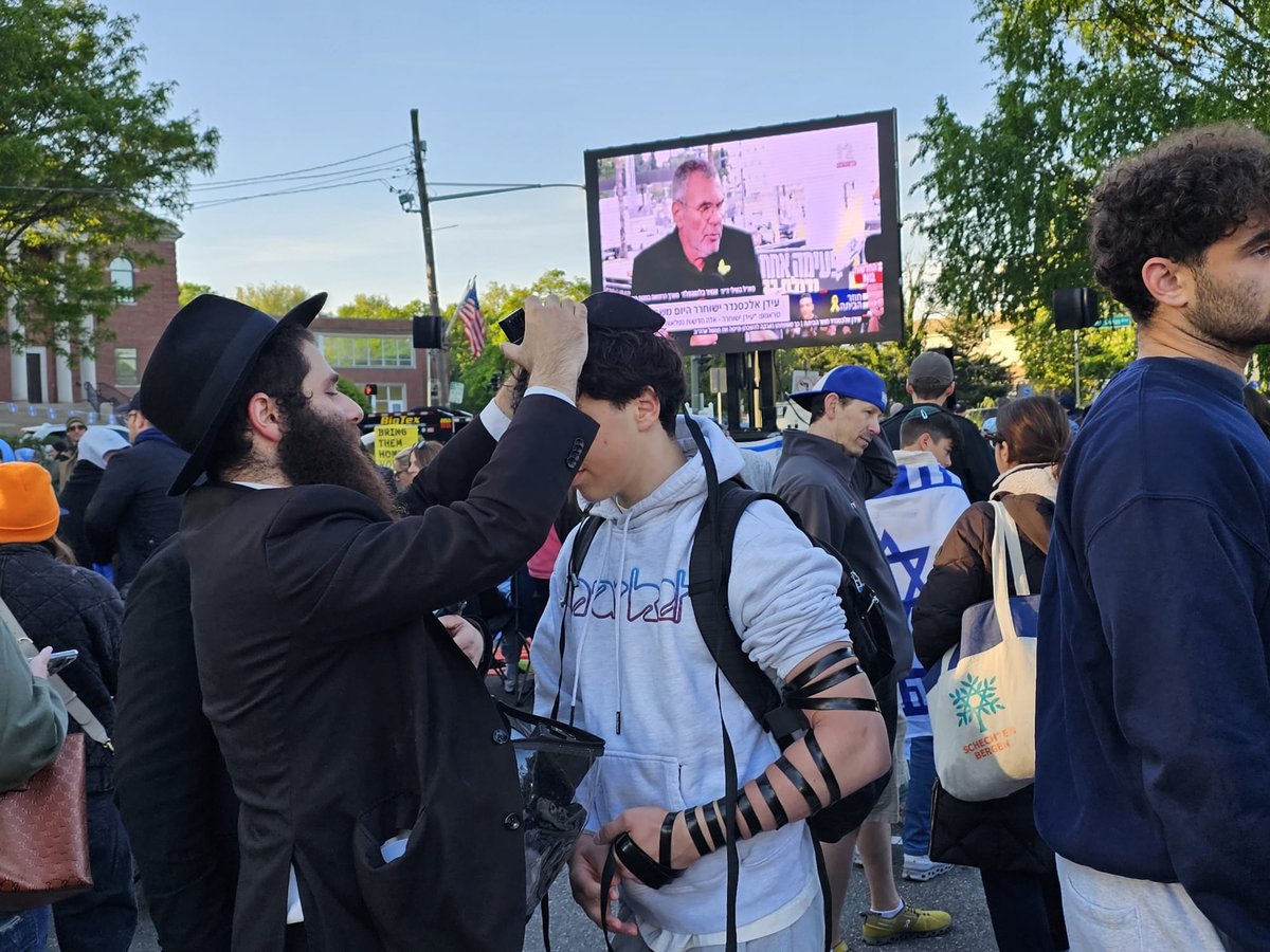 התרגשות בעיירת מגוריו של עידן אלכסנדר: זה מה שערכו שם היהודים | צפו